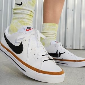 Women’s court legacy Nike size 8.